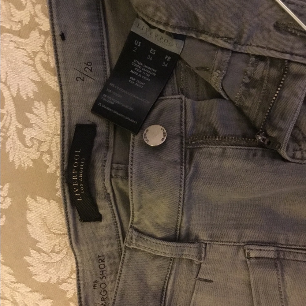 Shorts - Picture 3 of 3